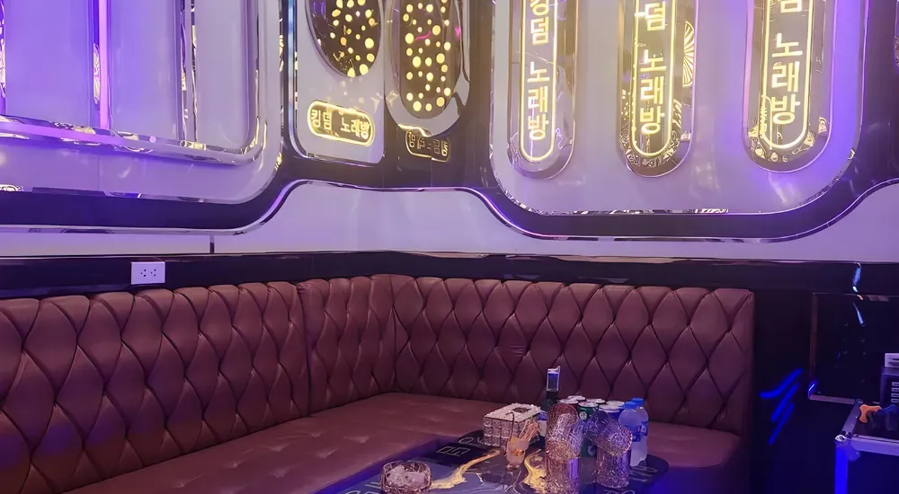 노래방 내부 장식 룸