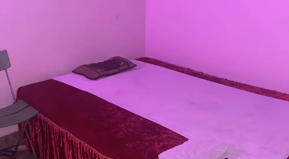 분홍빛 침실 풍경