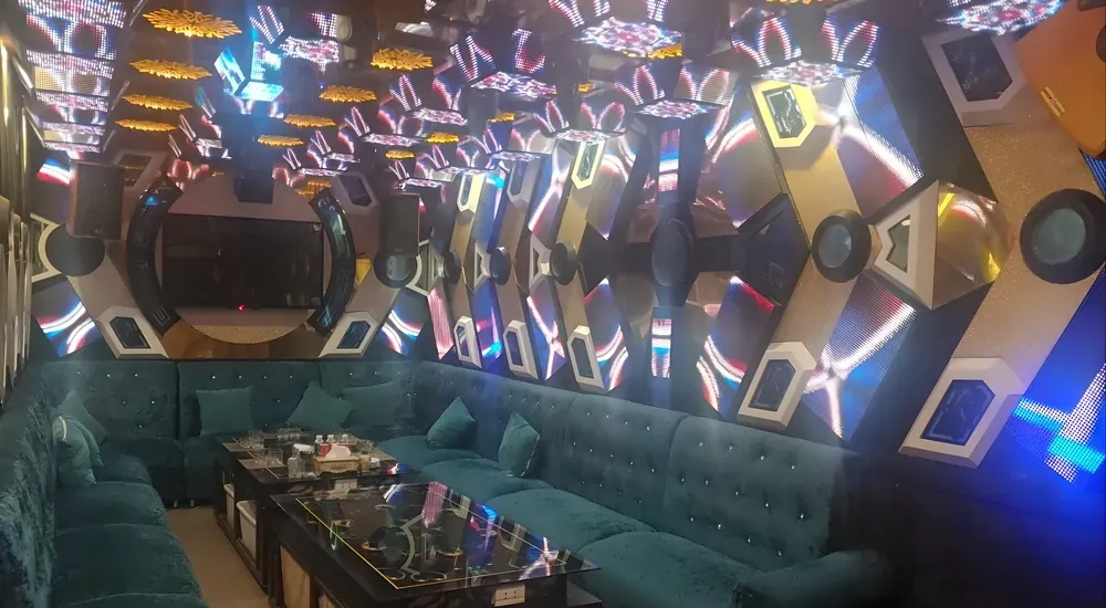 화려한 가라오케룸