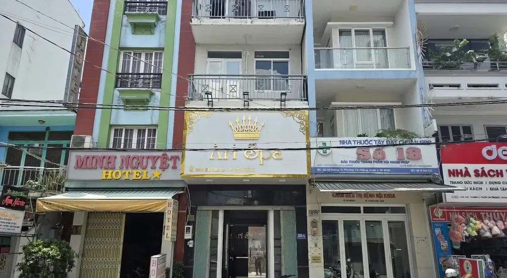 도시 거리에 있는 업소들