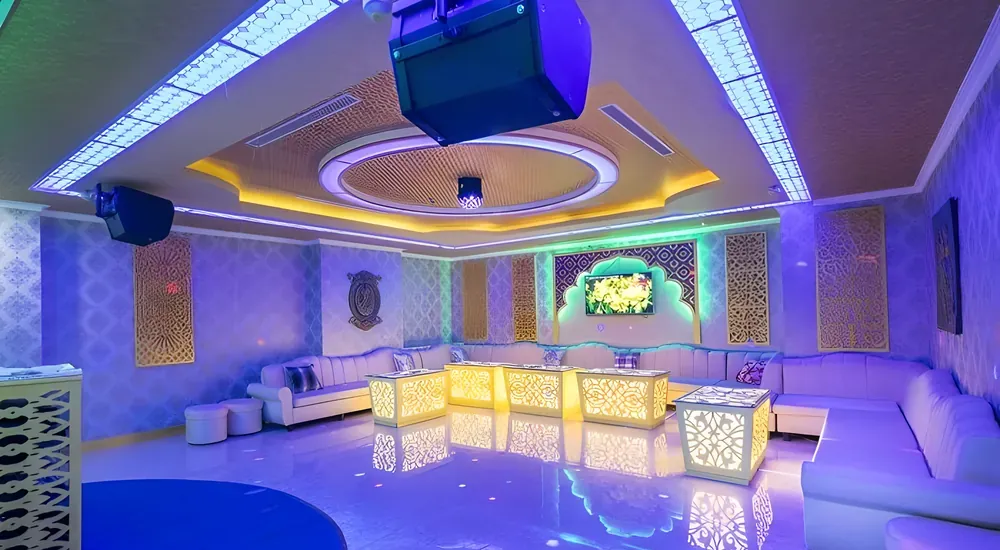 청량한 색채의 KTV 방